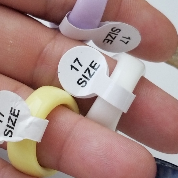 3/30 ☘️Chunky Rings for Women, Acrylic Rings with rhinestones, 3 colors, sizes 7 - Picture 9 of 12